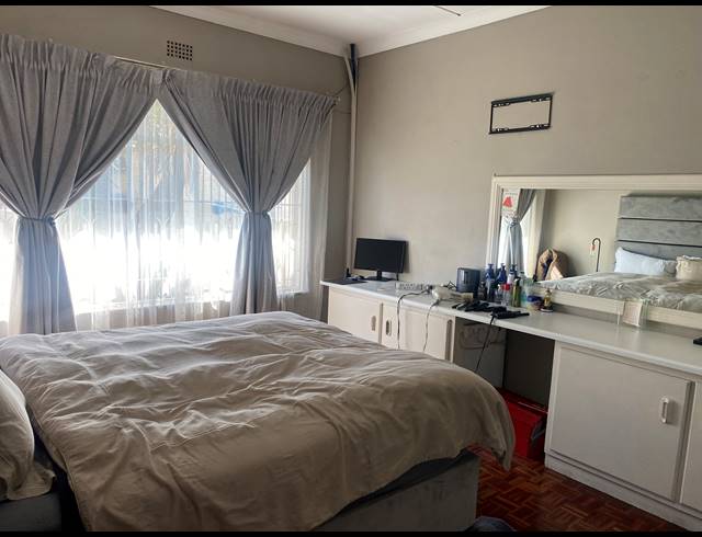5 BEDROOM HOUSE FOR SALE IN ROBERTSHAM